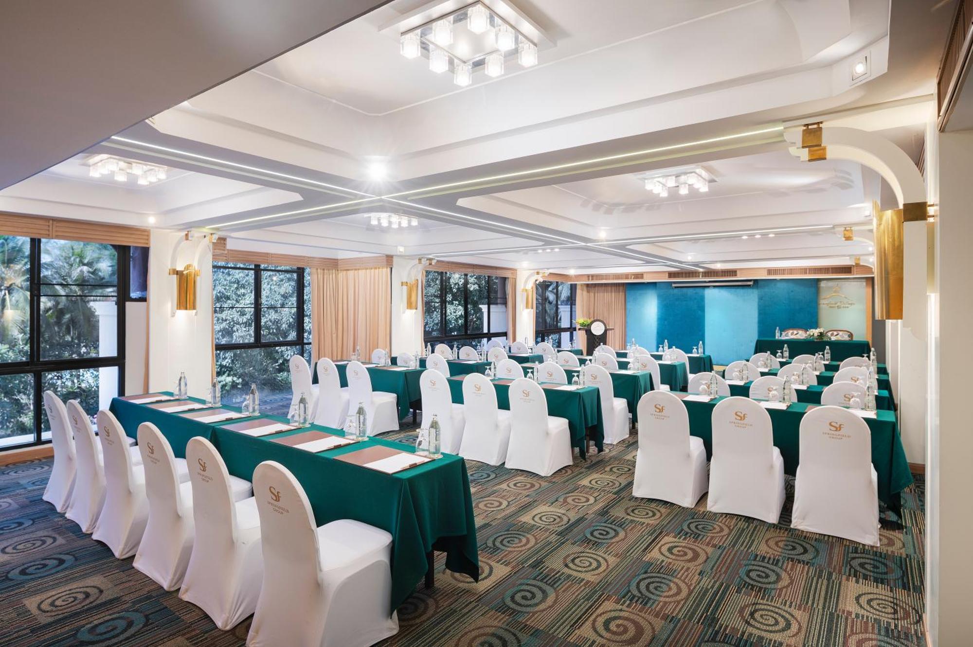 Springfield Village Golf & Spa Petchaburi Esterno foto
