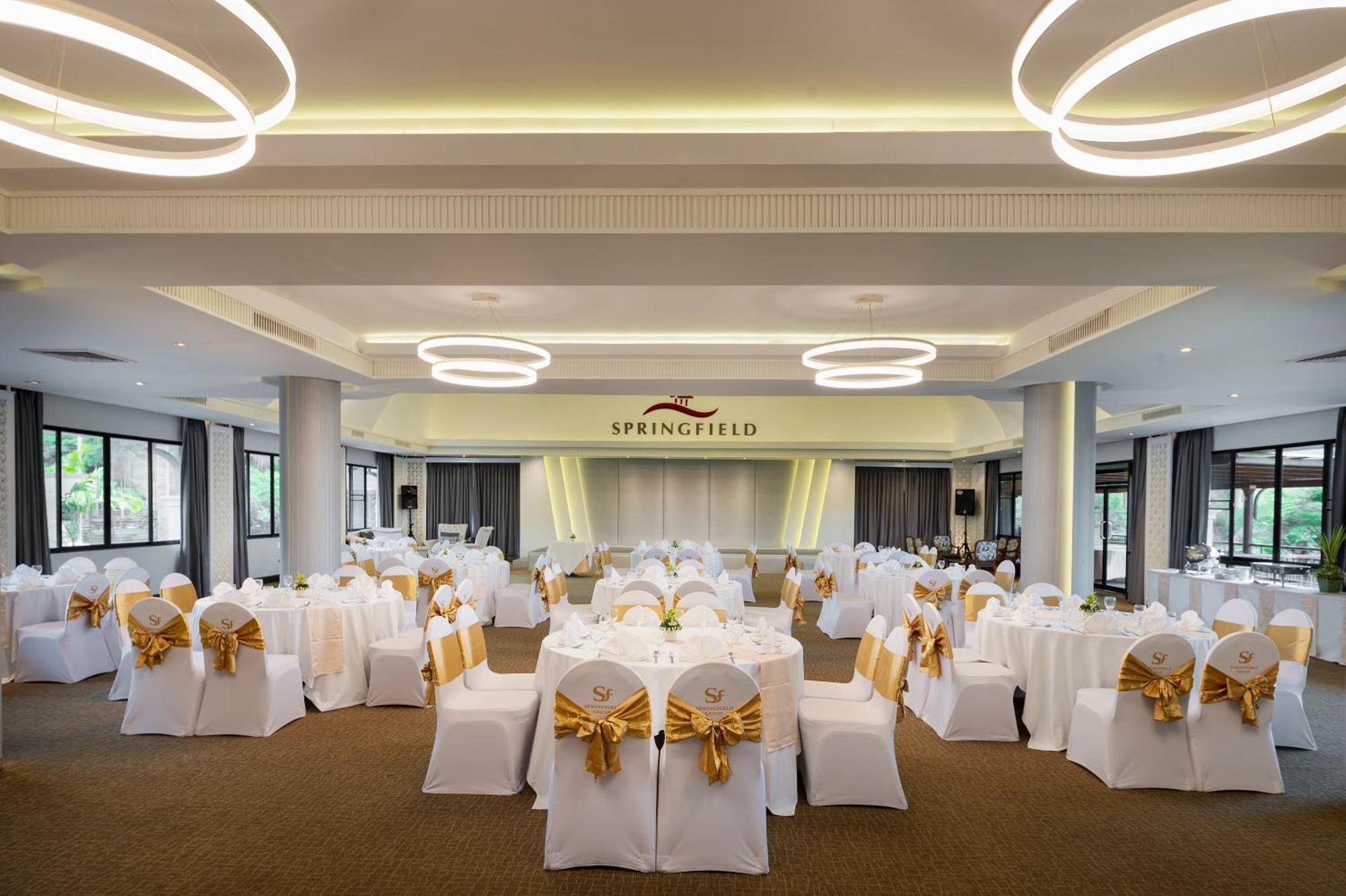 Springfield Village Golf & Spa Petchaburi Esterno foto